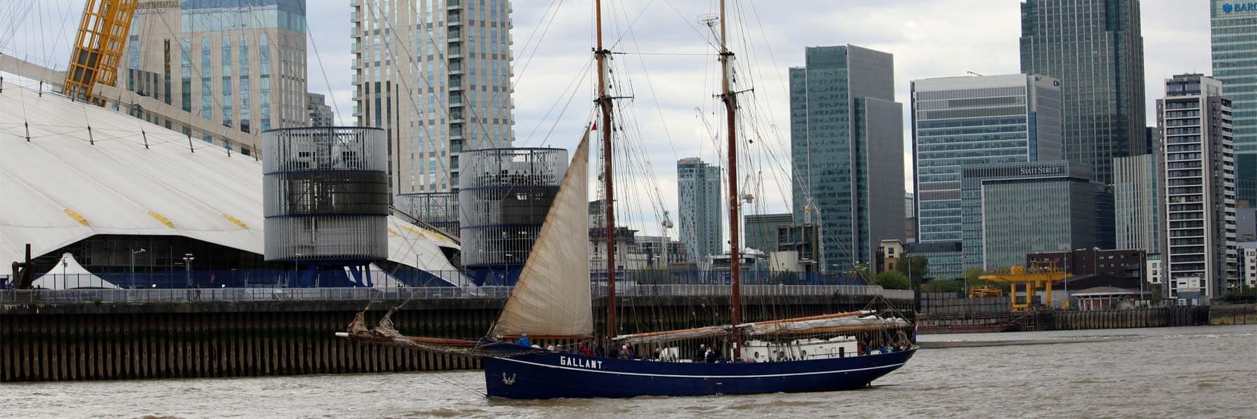 Tall Ship Gallant passing the O2