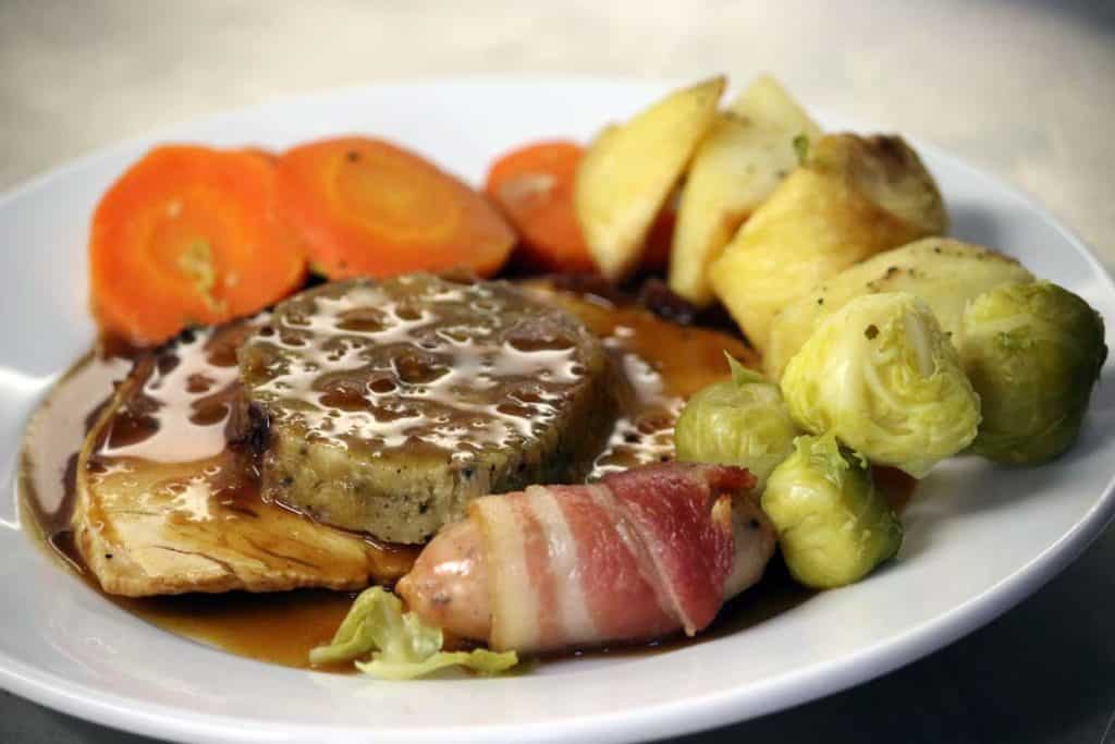 Festive Fine Dining & Catering on the Thames with Viscount Cruises